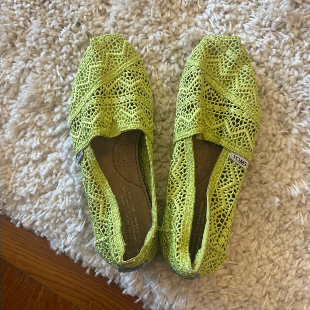 Women's Toms Shoes Alpargata Neon Green Crochet Lace Slip On Walking Size 7.5